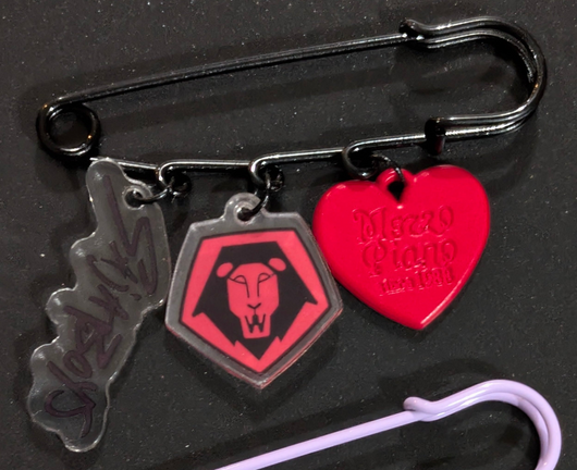 Broche de Seguridad K-POP DEMON HUNTERS - Amuleto Coleccionable