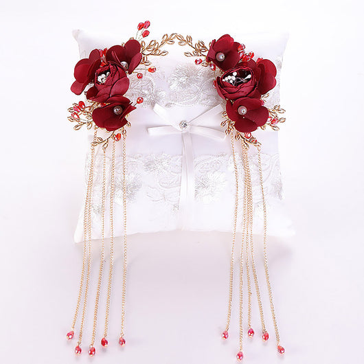 Tocado nupcial con flores rojas y horquilla china