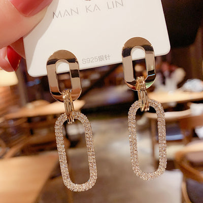 Aretes de Circonita Cubic Zirconia con Diseño Europeo y Americano de Temperamento Sofisticado