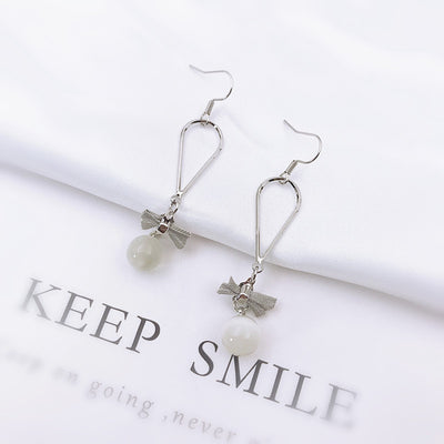 Aretes Coreanos Asimétricos con Flor de Perla y Moño - Image 42