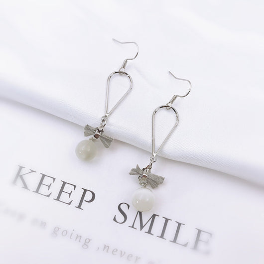 Aretes Coreanos Asimétricos con Flor de Perla y Moño - Image 42