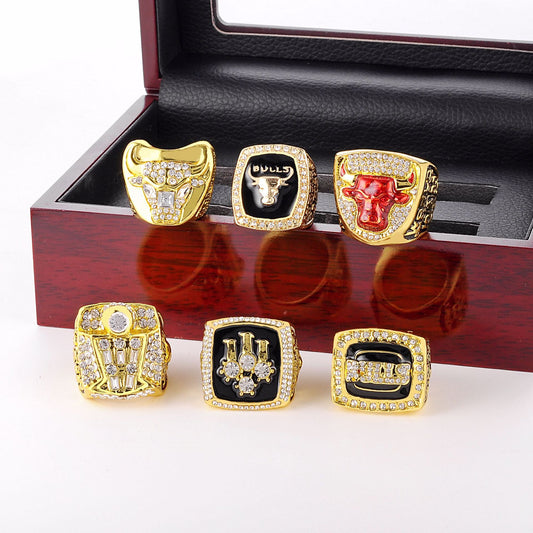 Juego de Anillo Campeón Chicago Bulls en Caja de Madera - Image 2