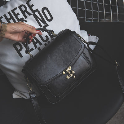 Bolso de Mujer Elegante con Cierre de Concha de Seguridad - Image 4