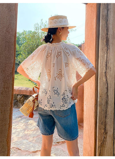 Blusa Blanca Estilo Francés con Encaje Bordado y Manga Corta - Image 11