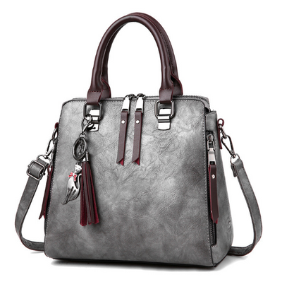 Bolso Elegante de Cuero con Dije de Gato y Borla - Image 7