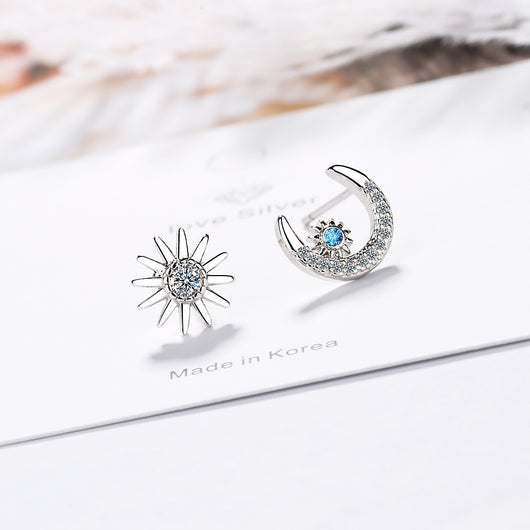 Aretes Asimétricos Luna y Estrella - Elegancia Minimalista para Mujer - Image 3
