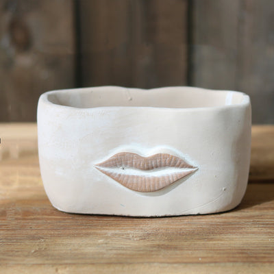 Maceta de Cemento Abstracta con Labios Grandes - Arte Decorativo Moderno - Image 6