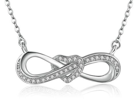 Collar de Plata Corazón Infinito - Cadena de Clavícula con 8 Caracteres S925