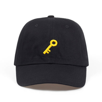 Gorra con Bordado de Llave - Image 2