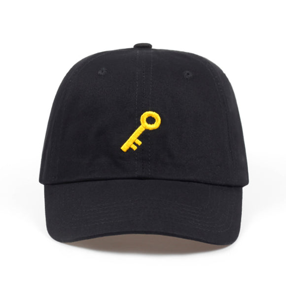 Gorra con Bordado de Llave