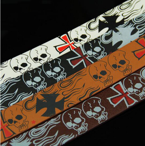 Cinturón de Cuero con Estampado Calavera Funky