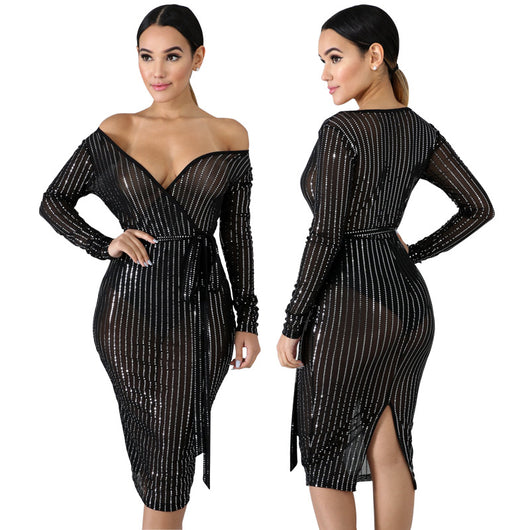 Vestido Escote Profundo con Detalles Perforados