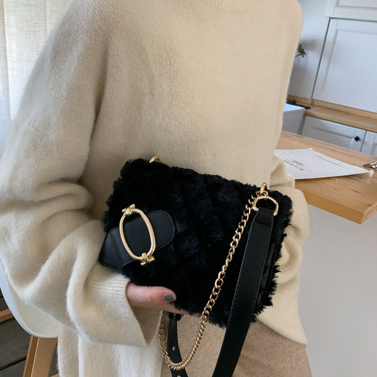 Bolso Mensajero Acolchado de Lujo para Mujer con Cadena Dorada - Image 7