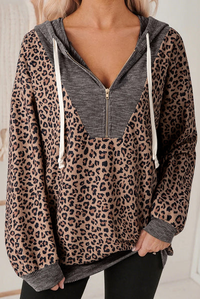 Sudadera Hoodie Khaki con Estampado Leopardo y Cuello Contrastante - Image 10