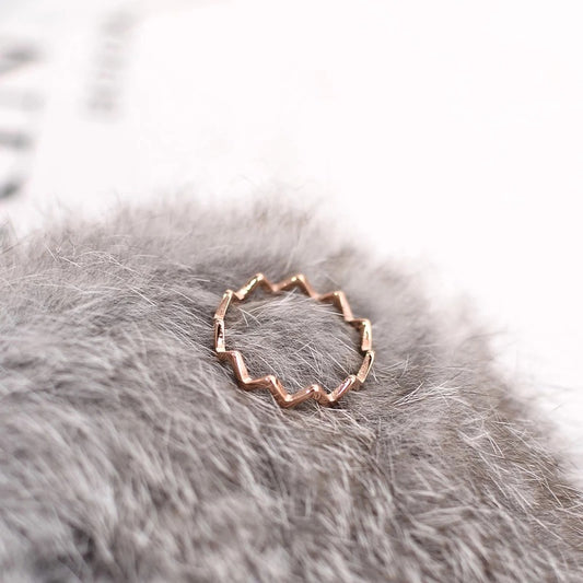 Anillo de Onda Minimalista Japonés y Coreano