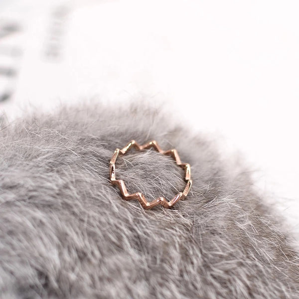 Anillo de Onda Minimalista Japonés y Coreano
