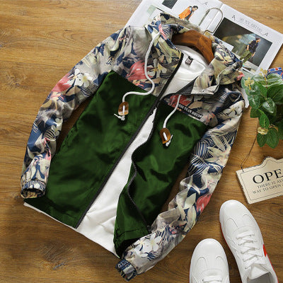 Chaqueta Deportiva Camuflada con Capucha y Detalles en Contraste - Image 10