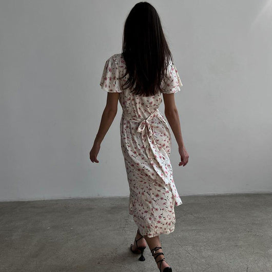 Vestido Camisero Floral con Cordones y Escote en V - Image 4