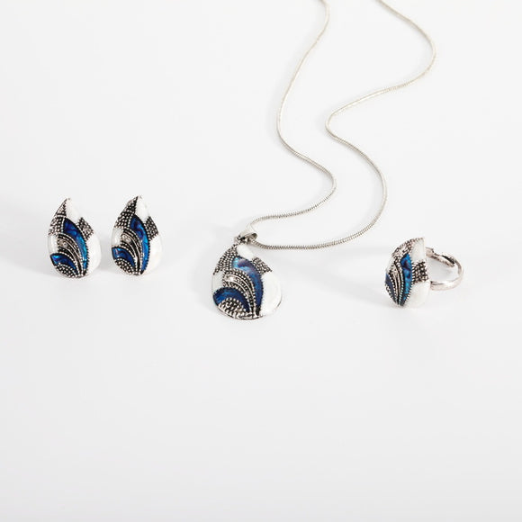Conjunto de Collar, Aretes y Anillo Geométrico