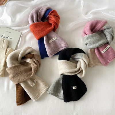 Bufanda de Lana Blanca con Detalles en Contraste - Versátil y Elegante - Image 7