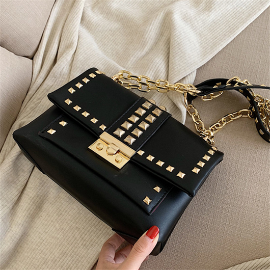 Bolso de Hombro con Cadena y Tachuelas - Image 31