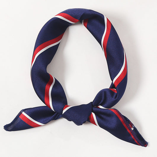 Pañuelo de Seda Coreano con Estampado Decorativo - Image 11