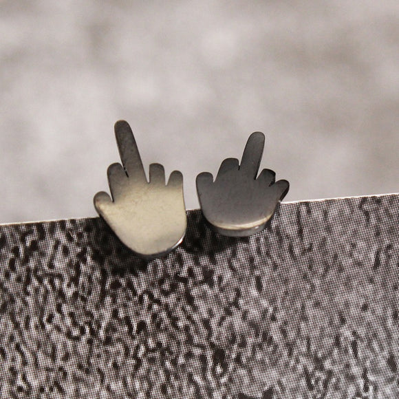 Aretes Dedo Medio - Joyería Alternativa Audaz