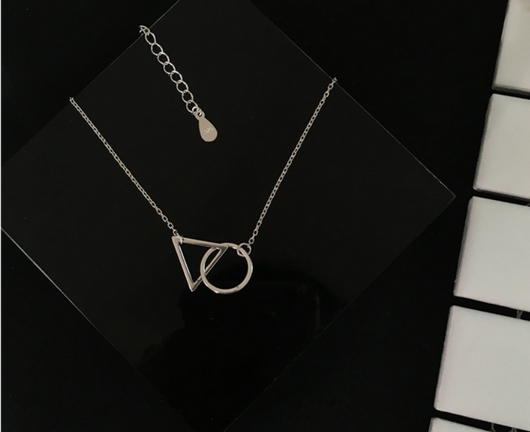 Collar con Colgante Geométrico en Plata 925 Esterlina - Image 4