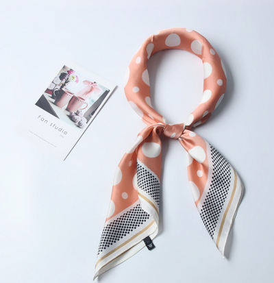 Pañuelo de Seda Cuadrado para Cuello y Cabello con Estampado de Puntos - Image 11