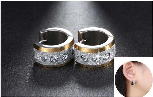 Aretes de aro pequeño en acero inoxidable con acabado plata y oro estilo punk rock - Image 4