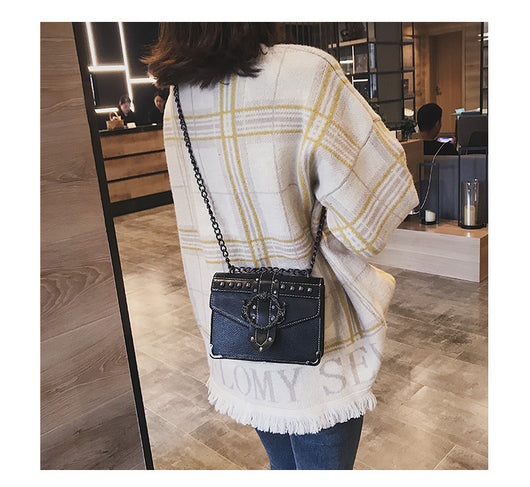Bolso de Hombro Vintage con Tachuelas - Image 8