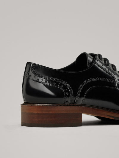 Zapatos Brogue Vintage de Tacón Medio con Plataforma y Detalles Grabados - Image 4