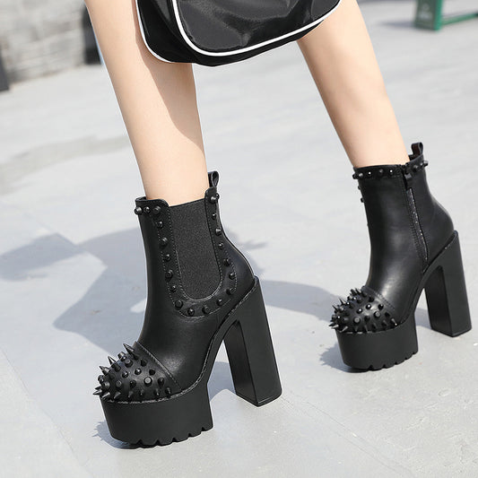 Botas Plataforma Negras con Tacón Grueso y Remaches - Image 2