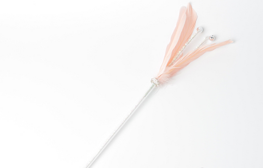 Pluma Larga con Cascabel Interactivo - Image 8