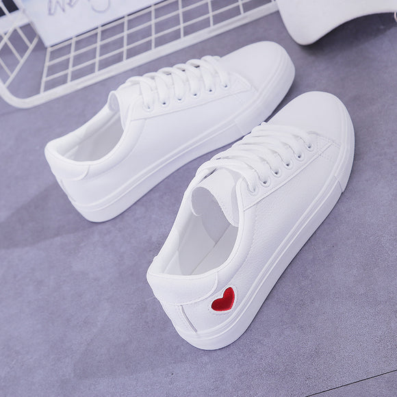 Zapatillas Deportivas de Cuero PU para Mujer con Detalles de Corazón