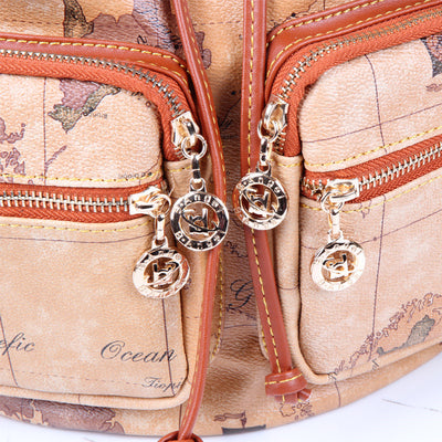Mochila Retro Aventurera con Mapa Vintage - Image 5