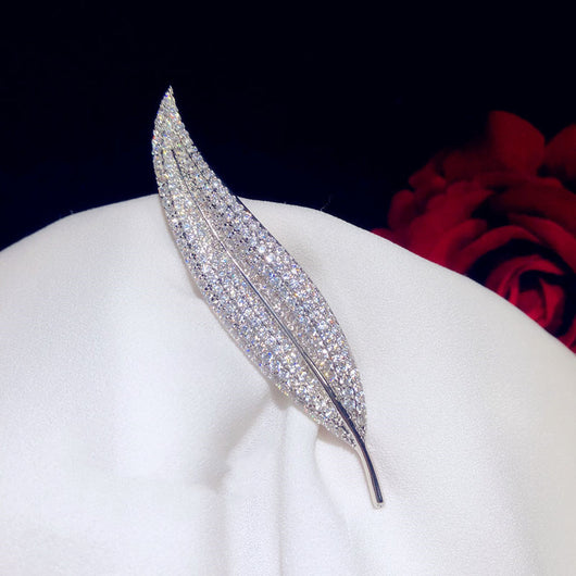 Broche de Cristal Zircón con Diseño de Hoja