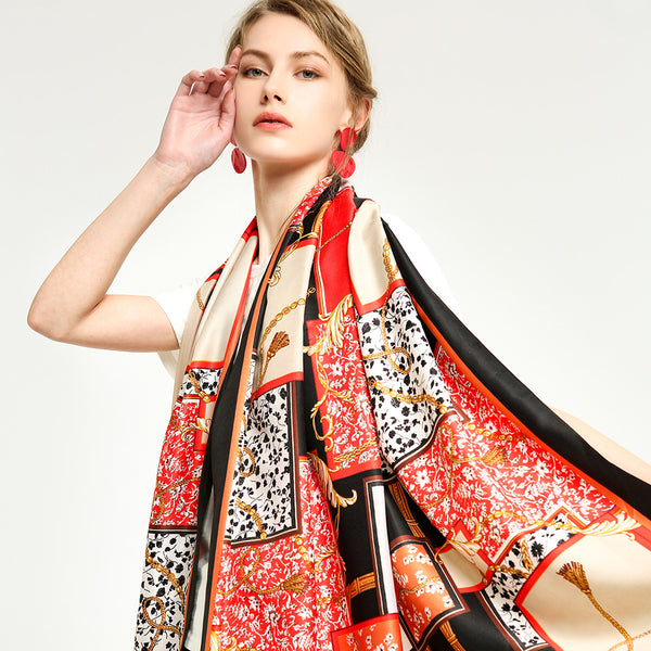 Pañuelo Cuadrado Estampado en Twill con Cadena
