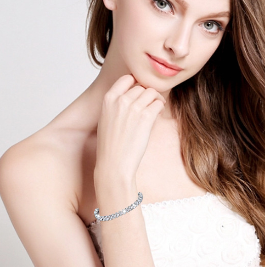 Pulsera de Zirconia Cúbica con Corazones y Flechas - Regalo Perfecto para Bodas - Image 3