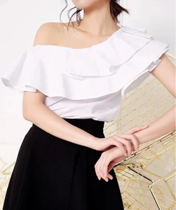 Blusa Hombro Descubierto con Cuello Diagonal y Volantes - Image 6