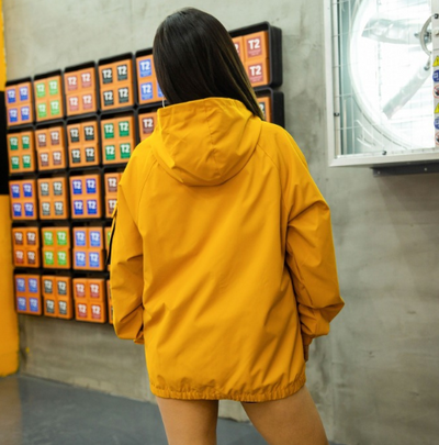 Chaqueta Cortavientos con Capucha y Bolsillos de Herramientas - Image 18