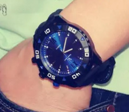 Reloj de Pulsera Azul y Rojo Deportivo - Image 4