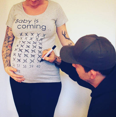 Maternidad con Estilo: Playera de Huellitas Divertidas - Image 11