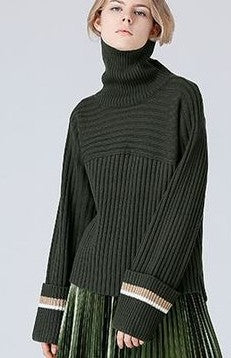 Suéter de Cuello Alto con Rayas y Mangas Sueltas - Image 3