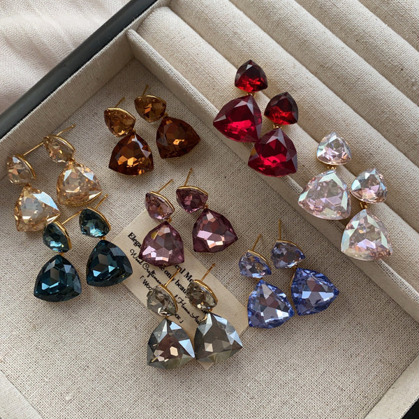 Aretes Colgantes con Detalles de Cristales Brillantes
