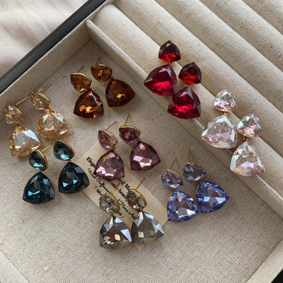 Aretes Colgantes con Detalles de Cristales Brillantes