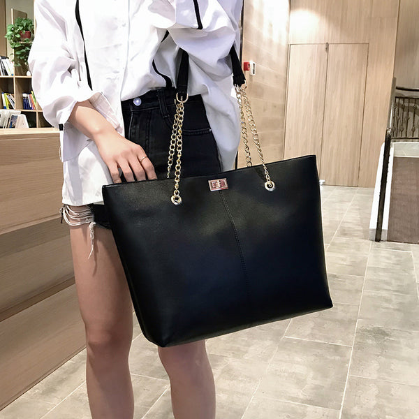 Bolso de Hombro con Cadena Elegante