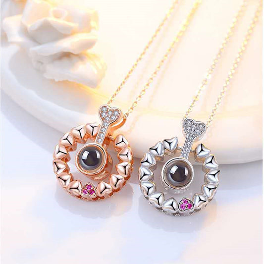 Collar Proyector de 100 Formas de Decir Te Amo