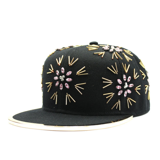 Gorra Hip Hop con Cristales Coloridos y Borde Metálico para Presentaciones