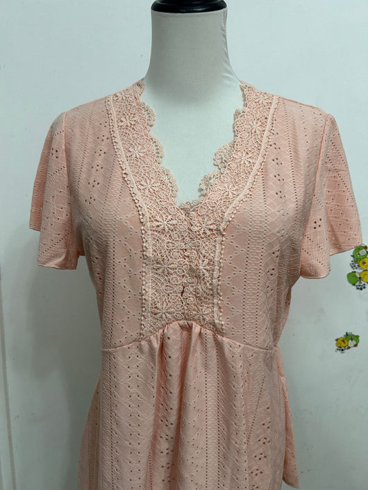 Blusa Elegante de Encaje con Manga Volante y Cuello en V - Image 21